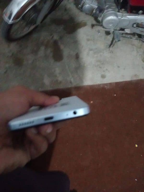 Infinix smart 8 4+4/64 for sale urgent 3