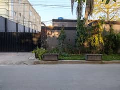 1 Kanal Single Story Building For Rent On Main Boulevard Johar Town Very Near Canal Road 150 Feet Road