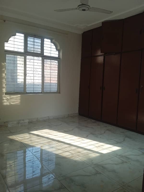 1 Kanal Upper Portion Available For Small Family 7