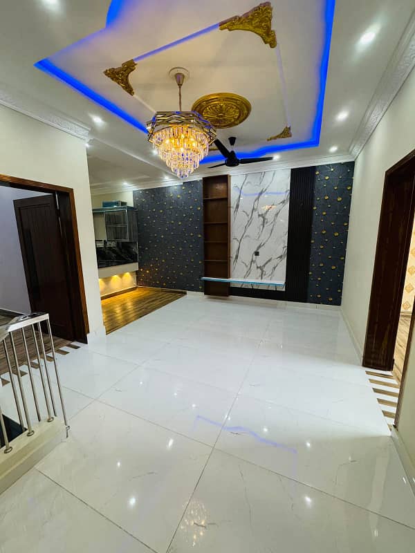 SUPER LUXURY 5 MARLA HOME FOR SALE IN DREAM GARDENS LAHORE. 12