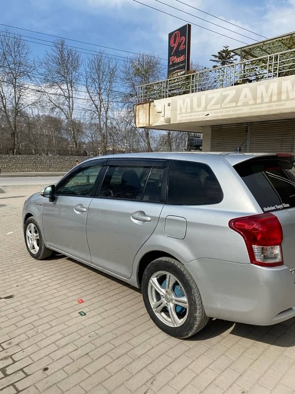 Toyota Corolla Fielder 2014 3