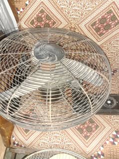 Good Condition Bracket Fans