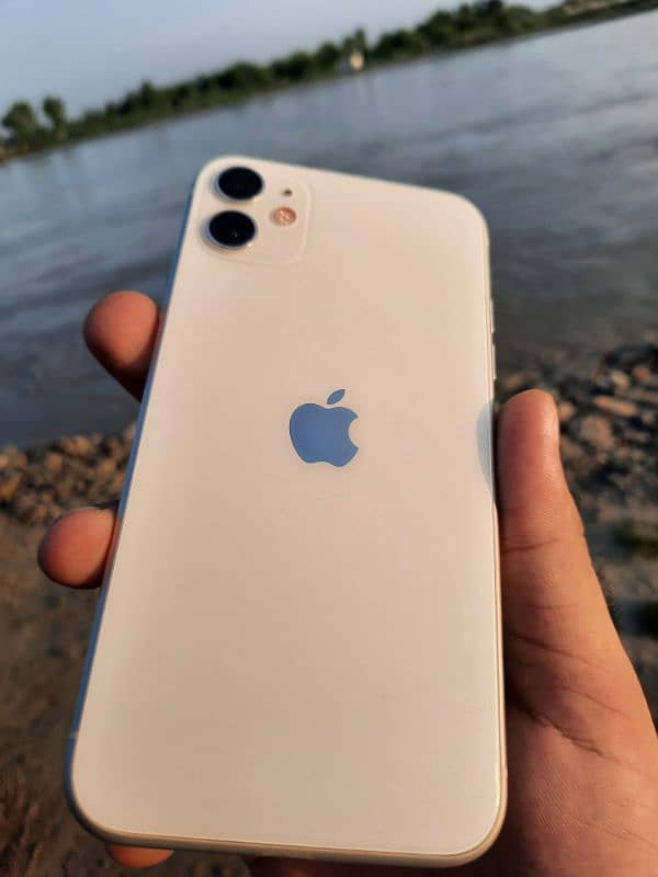 Iphone 11 /64gb/buttery health 88 03160929767 0