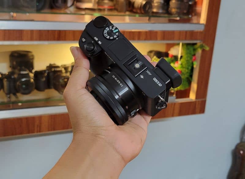 Sony a6300 (10/10++ Brand new) 1