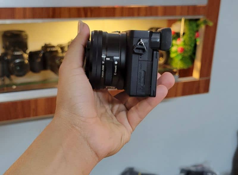 Sony a6300 (10/10++ Brand new) 2