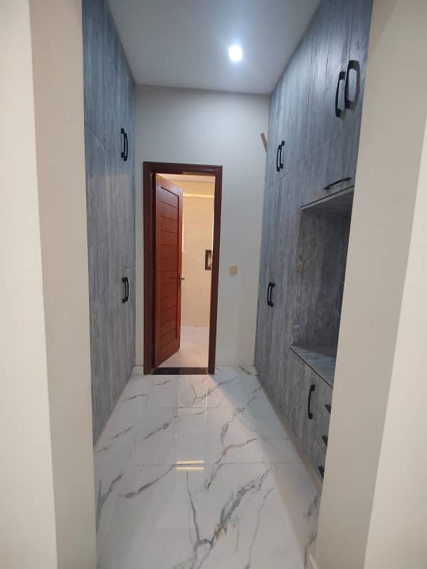 Brand New 1 Kanal Luxury Upper Portion Available For Rent in Gulbahar Block Bahria Town Lahore 4