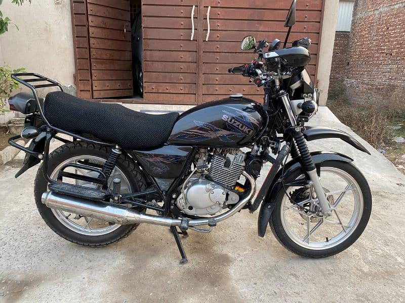 Suzuki GS 150 SE Model 2022 Lahore Registered Bike 2