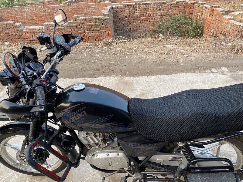 Suzuki GS 150 SE Model 2022 Lahore Registered Bike 4