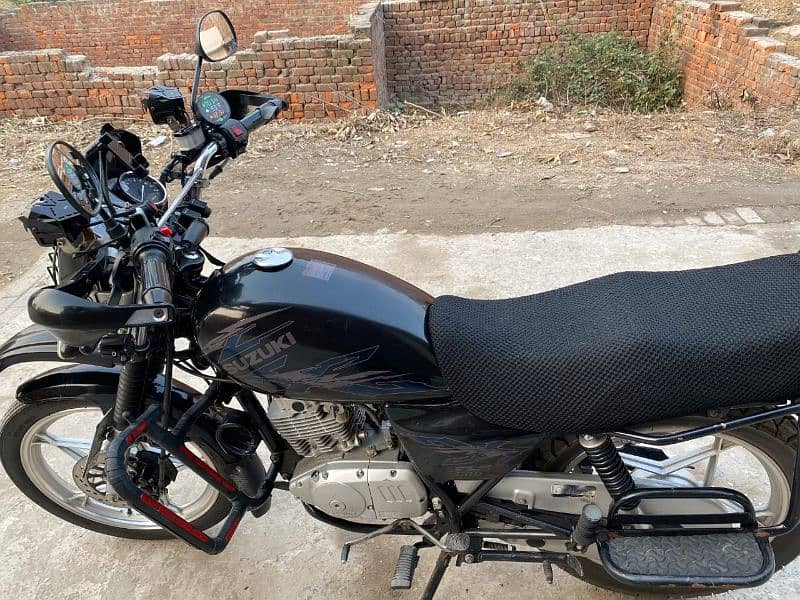 Suzuki GS 150 SE Model 2022 Lahore Registered Bike 5