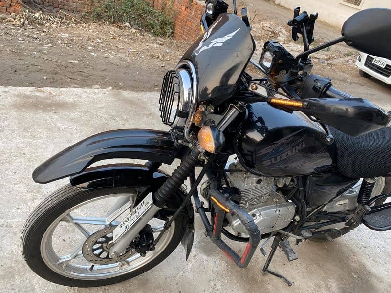 Suzuki GS 150 SE Model 2022 Lahore Registered Bike 9