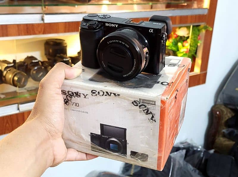Sony a6100 complete box 0
