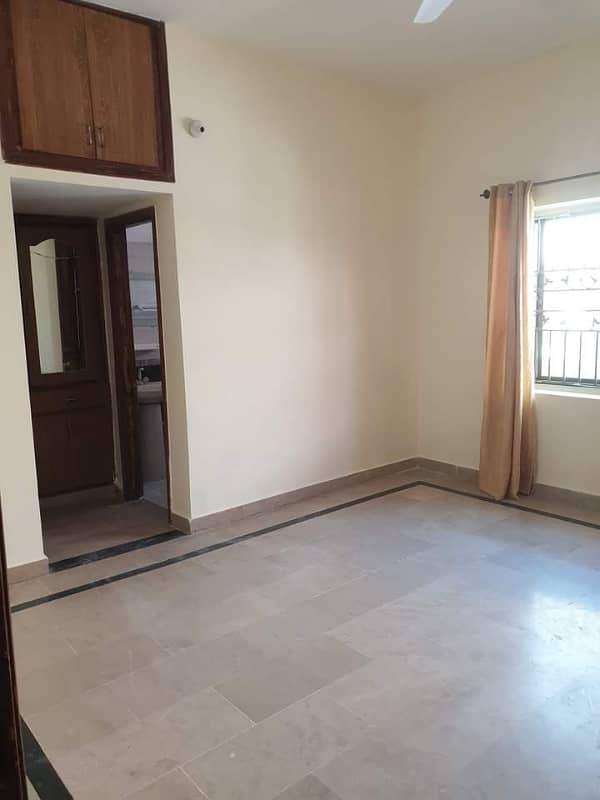 5 Bedroom Upper Portion In Pwd Block-D Near London baker's, KFC 2