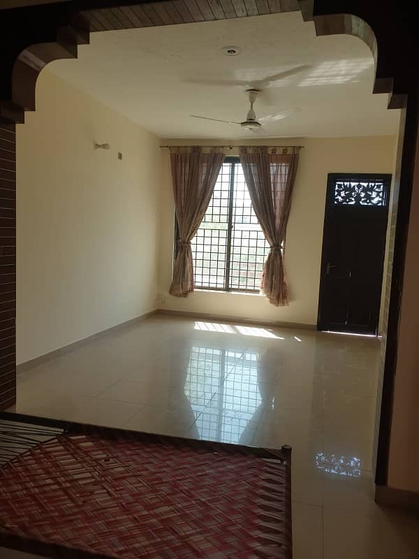 5 Bedroom Upper Portion In Pwd Block-D Near London baker's, KFC 10