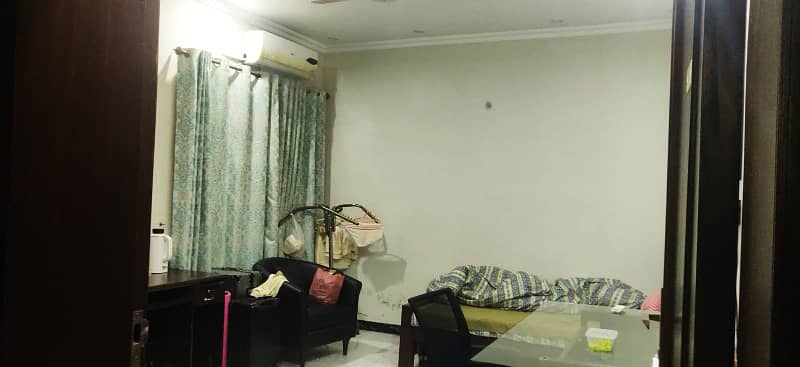 1 Kanal Upper Portion Available For Rent In DHA Phase 4 2