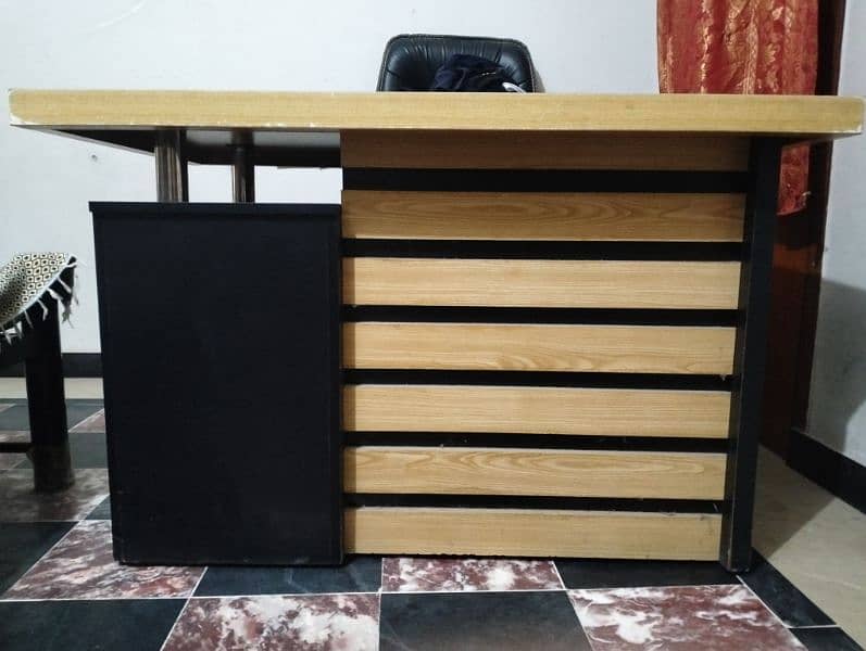 office side table  with fresh wooden 0