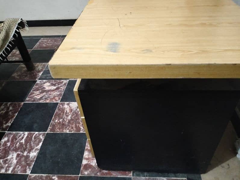 office side table  with fresh wooden 3