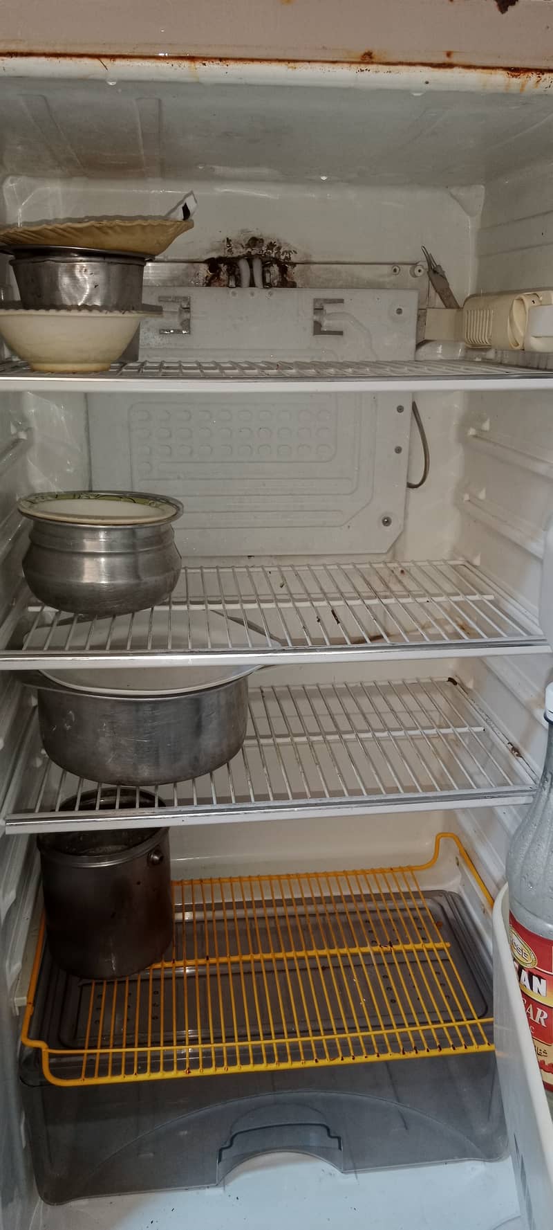 Dawlance fridge for urgent sale 1