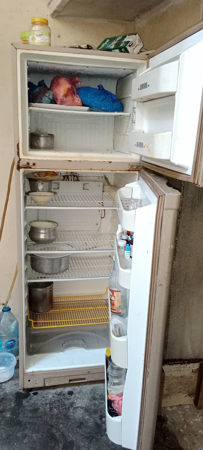 Dawlance fridge for urgent sale 3