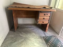 Computer table in good condition