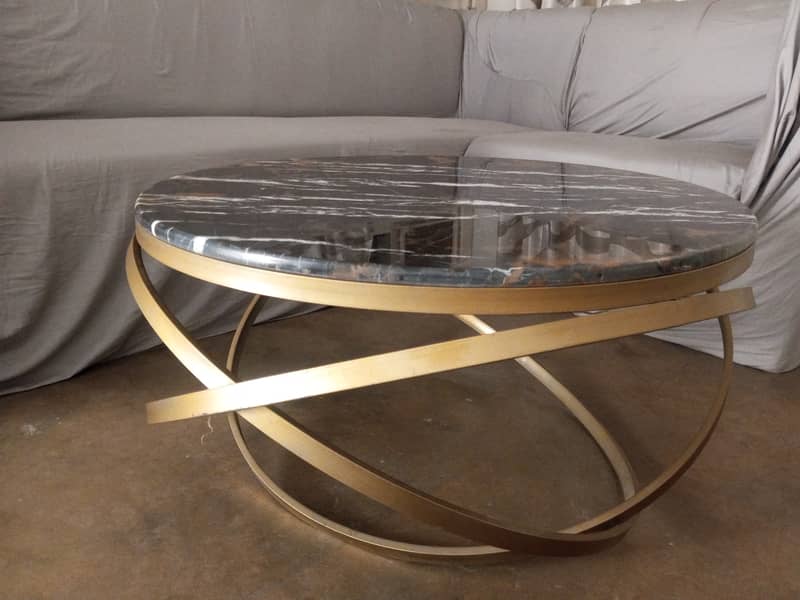 Centre table with good quality and good condition 2