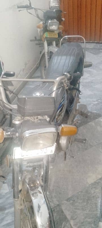 Dhoom YD 70cc 5