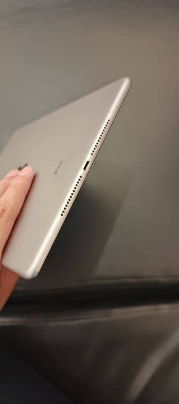 ipad Air 2 available in good condition 10/9.2 2