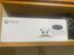 Xbox series s 512 fb almost new with box