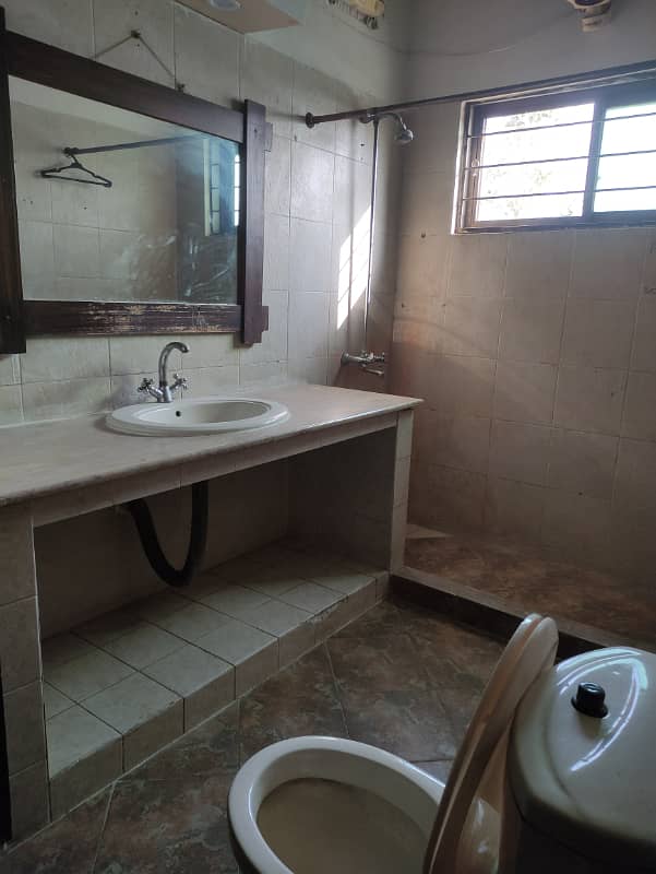 KANAL UPPER PORTION FULLY FURNISHED NEAR TO MARKET 9