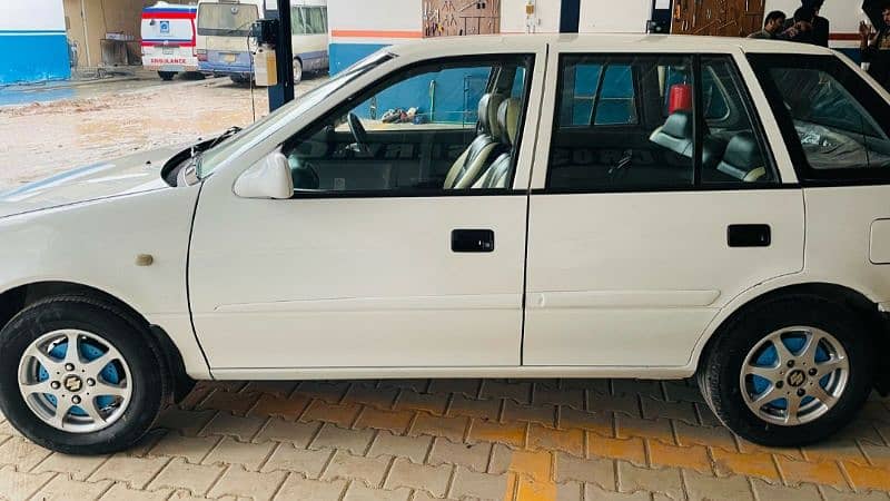 Suzuki Cultus 2016 12