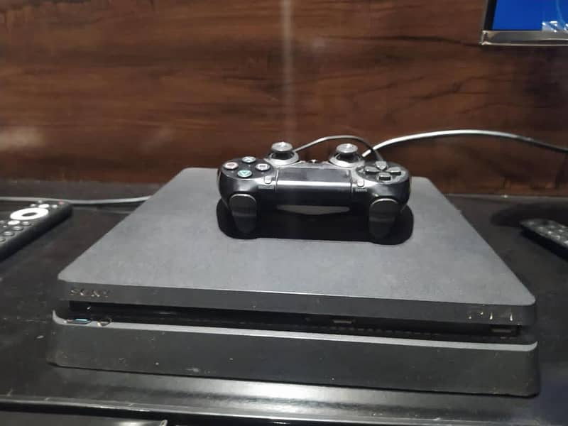 PS4 Slim 500gb + 3 Controllers 4