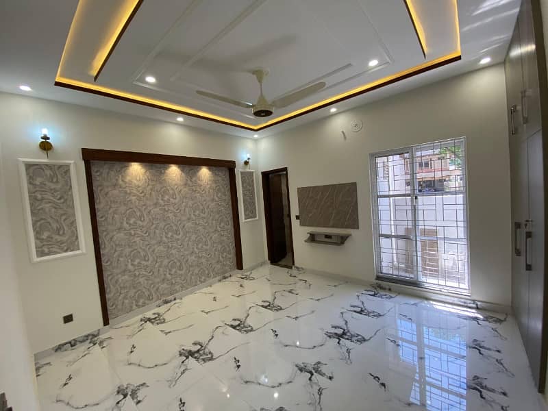 UPPER PORTION OF 10 MARLA LIKE A BRAND NEW LUXURY GOOD CONDITION HOUSE FOR RENT IN JASMINE BLOCK BAHRIA TOWN LAHORE 18