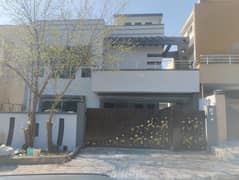 10 MARLA TOP LOCATION HOUSE AVAILABLE FOR RENT IN BAHRIA TOWN PHASE 7