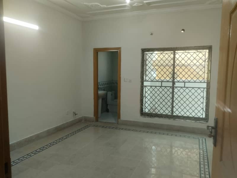 10 MARLA TOP LOCATION HOUSE AVAILABLE FOR RENT IN BAHRIA TOWN PHASE 7 10