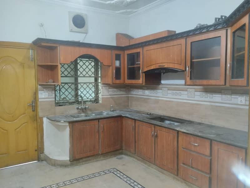 10 MARLA TOP LOCATION HOUSE AVAILABLE FOR RENT IN BAHRIA TOWN PHASE 7 15