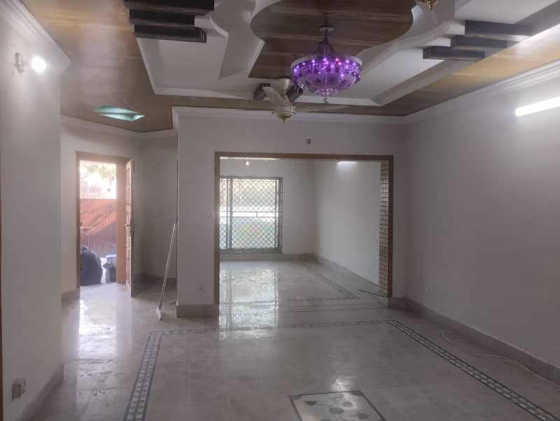 10 MARLA TOP LOCATION HOUSE AVAILABLE FOR RENT IN BAHRIA TOWN PHASE 7 17