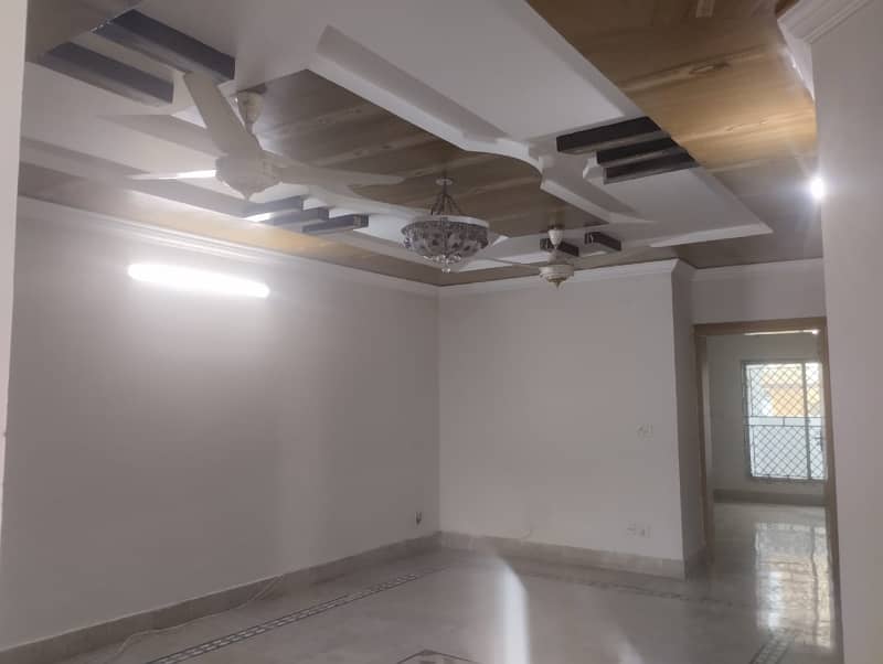 10 MARLA TOP LOCATION HOUSE AVAILABLE FOR RENT IN BAHRIA TOWN PHASE 7 18