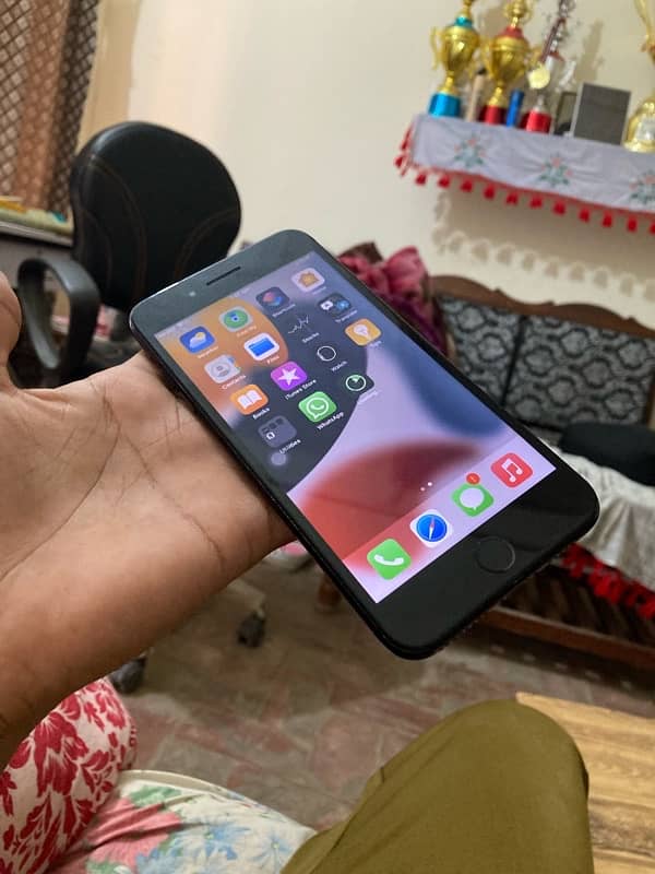 i phone 7 plus pta aproved 128gb 4