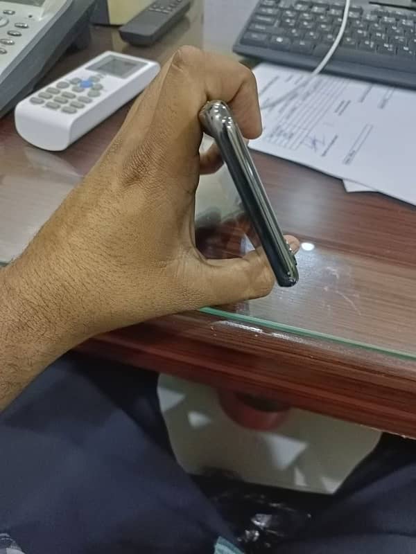 i am selling iphone x 64gb 3