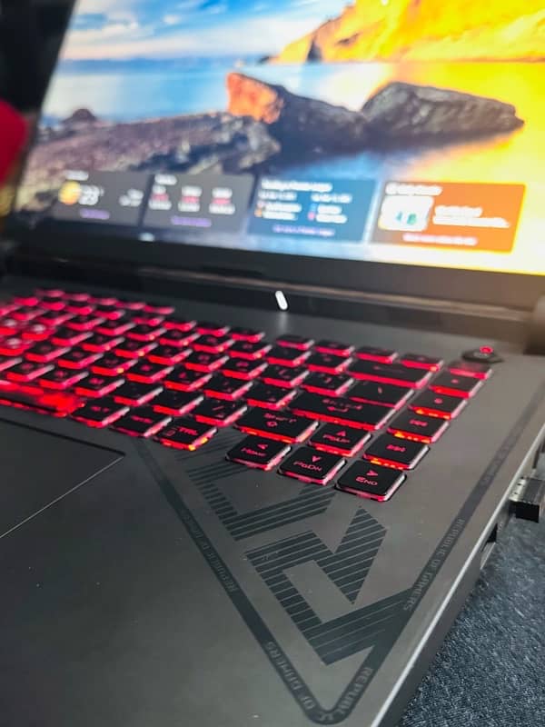 ASUS ROG 16 1