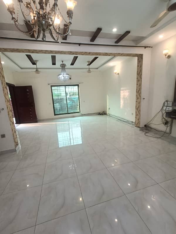 10 MARLA LIKE A BRAND NEW LUXURY GOOD CONDITION FULL HOUSE FOR RENT IN SHAHEEN BLOCK BAHRIA TOWN LAHORE 6