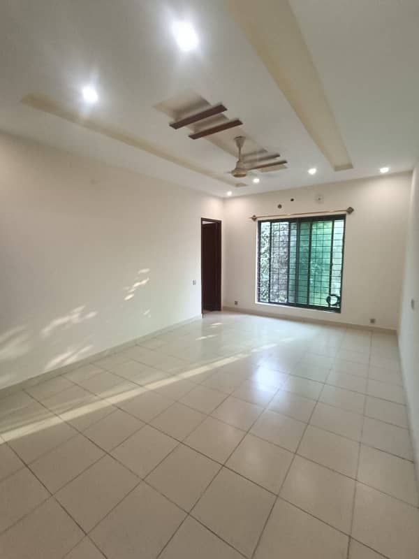 10 MARLA LIKE A BRAND NEW LUXURY GOOD CONDITION FULL HOUSE FOR RENT IN SHAHEEN BLOCK BAHRIA TOWN LAHORE 25