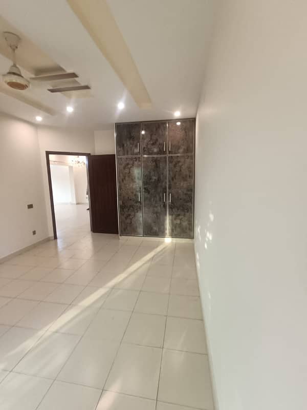 10 MARLA LIKE A BRAND NEW LUXURY GOOD CONDITION FULL HOUSE FOR RENT IN SHAHEEN BLOCK BAHRIA TOWN LAHORE 27