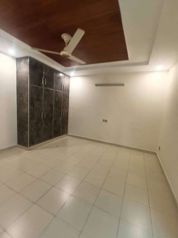 10 MARLA LIKE A BRAND NEW LUXURY GOOD CONDITION FULL HOUSE FOR RENT IN SHAHEEN BLOCK BAHRIA TOWN LAHORE 31