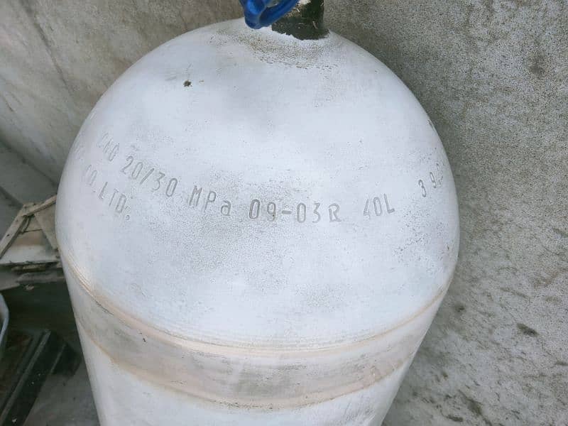 LPG. CNG Gas Cylinder+ LpG kit 1 week used 4