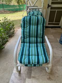 4 Lawn chairs with table