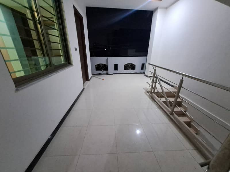 5 Marla Brand New Plaza For Rent 0