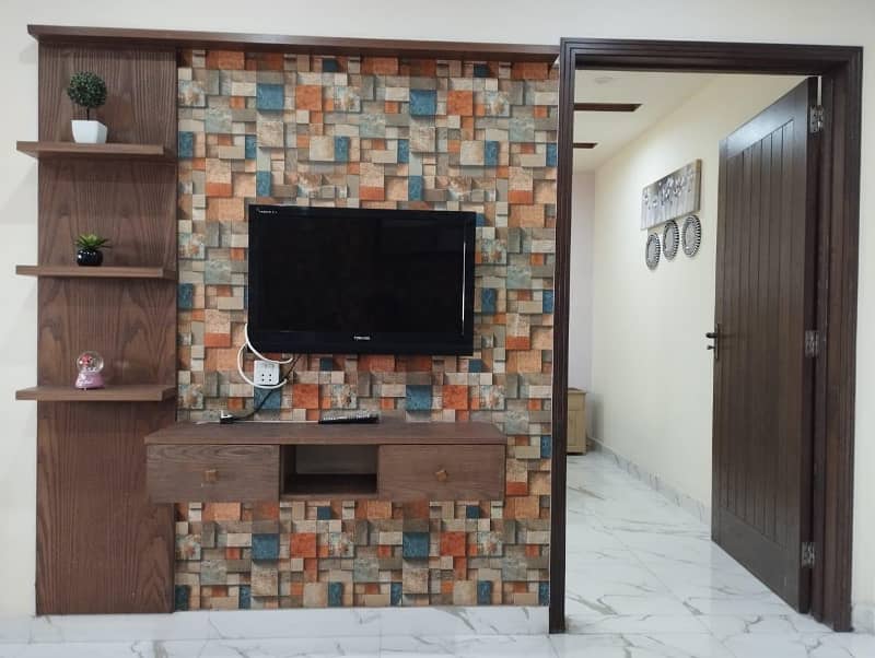 1 BED FULLY FURNISHED FULL LUXURY IDEAL GOOD EXCELLENT FLAT FOR RENT IN BAHRIA TOWN LAHORE 7