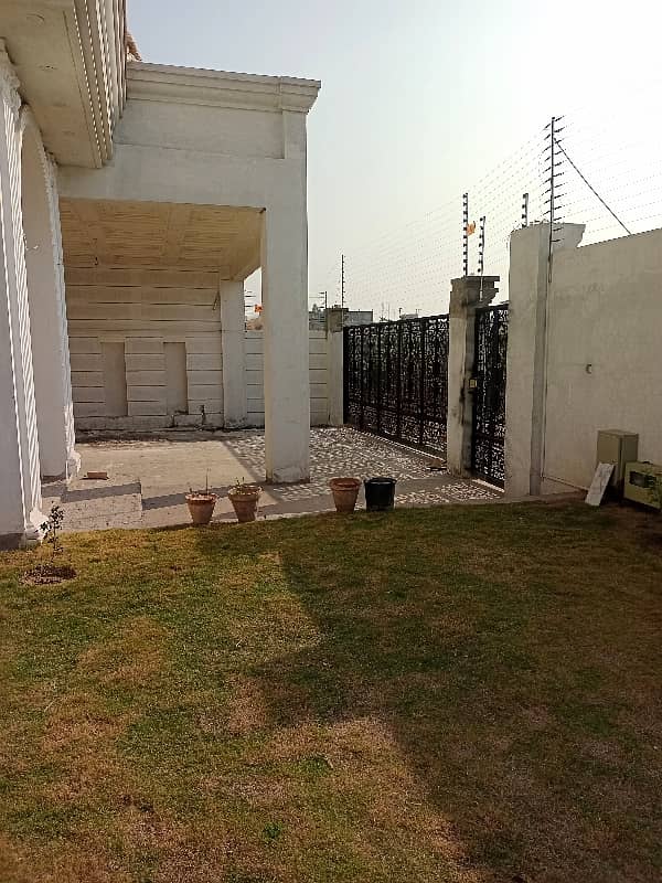 E-18 HECHS Health Enclave Islamabad 1 Kanal Luxurious Corner House 28