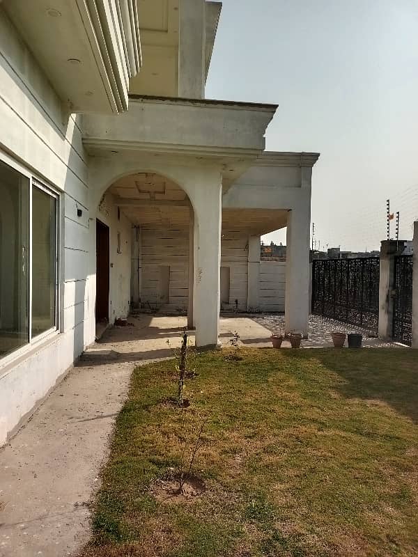 E-18 HECHS Health Enclave Islamabad 1 Kanal Luxurious Corner House 37