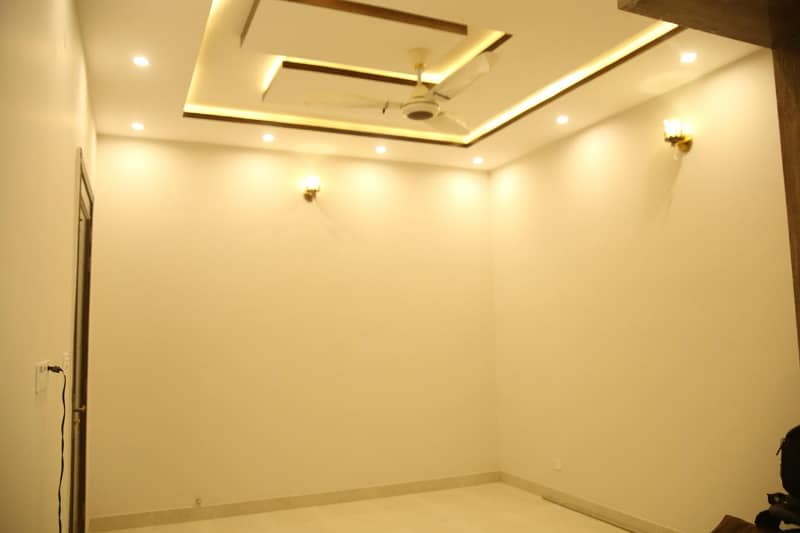 9 Marla fully finished Brand new House for sale in Nazeer Garden 6